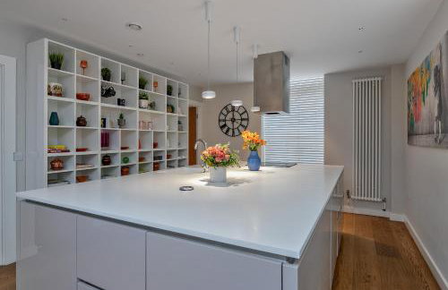 MK CITY CENTRE, THE DIAMOND SUITE, FREE Parking Space, PREMIUM SPACIOUS Apartment with FOOSBALL TABLE - Foto 31