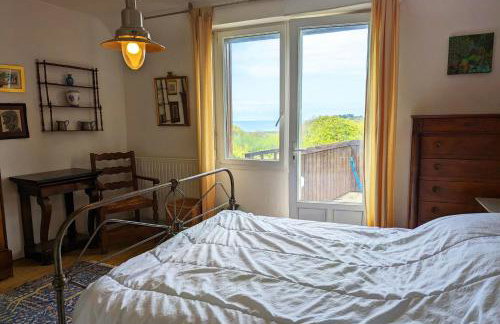 Rare pearl with garden facing the sea - Photo 7