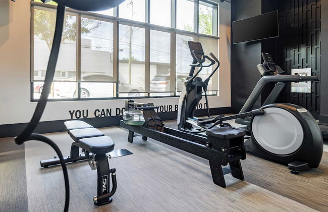 Lindsley by Avantstay Balcony + Modern Design A+ Downtown Location - Photo 40