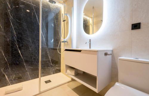 Iconic Suites - Photo 20