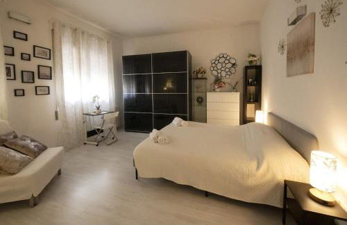 Amazing Serenity Flat for 7, AC, historic center - Foto 9