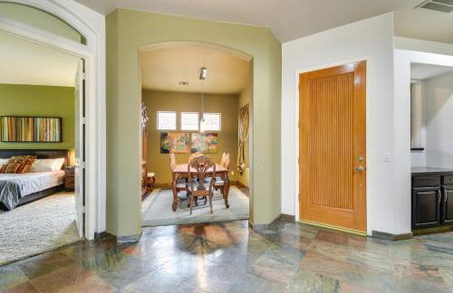 Luxe Couples Retreat with Pool and Outdoor Kitchen! - Foto 4