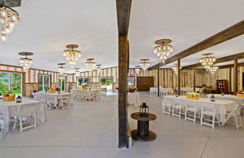 Spacious Villa Rental with a Pool for a Large Group near Catskill Mountains, New York - Photo 25