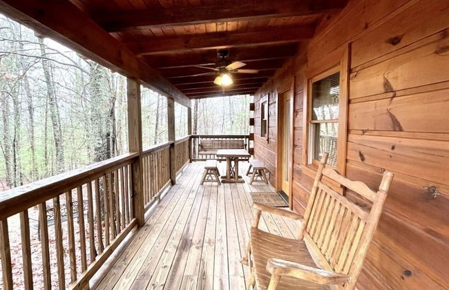 Romantic, pet friendly cabin with private hot tub, washer/dryer and full kitchen Studio Cabin by RedAwning - Foto 16