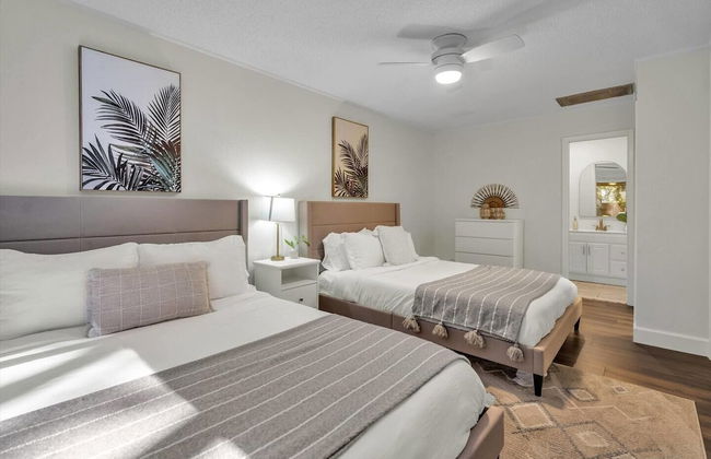 Golden Retreat: Expansive 6BR Home w Heated Pool ~ - Foto 37