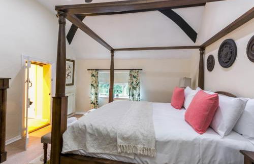 Secluded Mansion Retreat - Expansive Private Oasis - Pass the Keys - Foto 23