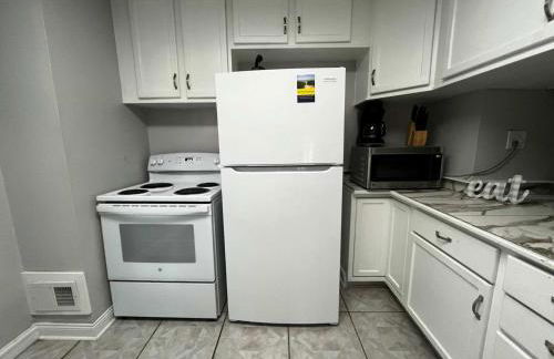 Blue & Gold Retreat sleeps 14 Minutes from ND - Photo 26