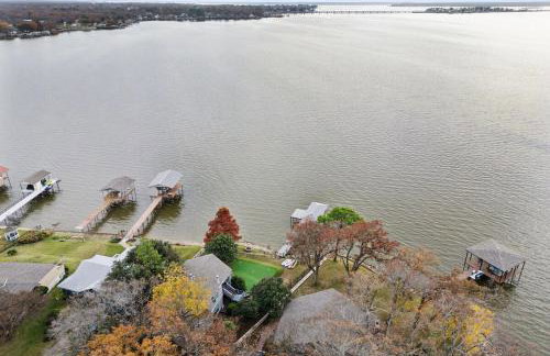 Lone Star Lake Cottage-NEW Trex Deck, boat dock - Foto 16