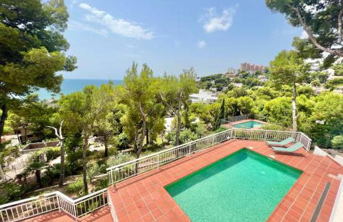 Preciosa Villa rodeada de pinos con vistas al mar - ServHouse - Photo 13