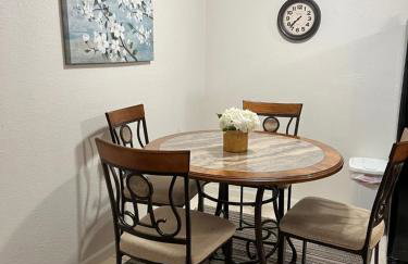 Peaceful 2bed,1bath condo with free parking all yours to enjoy - Photo 4