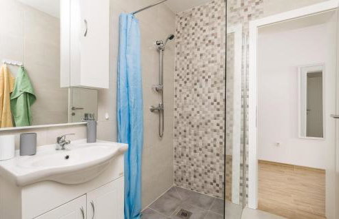 1 Bedroom Lovely Apartment In Vlasici - Foto 28