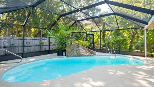 Private Backyard Oasis Cocoa Family Home! - Foto 1