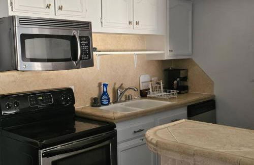 2bdr Bluff Heights Condo walking distance to beach - Foto 5