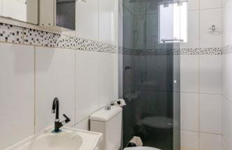 Terraço Familiar , 2 quartos com ar condicionado, 2 banheiros, churrasqueira a carvão , wi-fi, vaga para 2 carros suporta até 7 pessoas - Foto 14