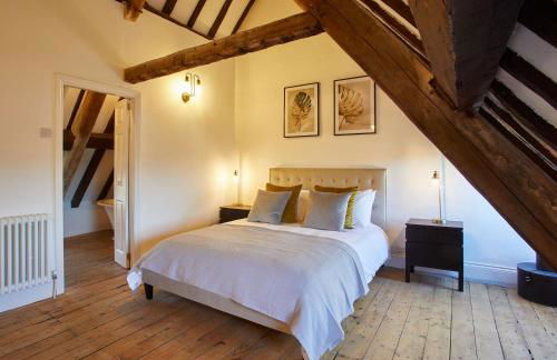 Host & Stay - The Coach House - Photo 12