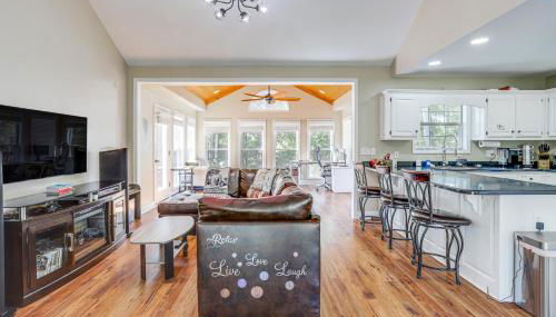 Lakefront Home with Private Boat Dock on Lake Lanier - Foto 4