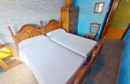 GREDOS RURALRUT cerca del CASTAÑAR de El Tiemblo, Reserva Natural VALLE DE IRUELAS, alojamiento acogedor con cabina hidromasaje, chimenea eléctrica, calefacción, wifi, cocina - Photo 45