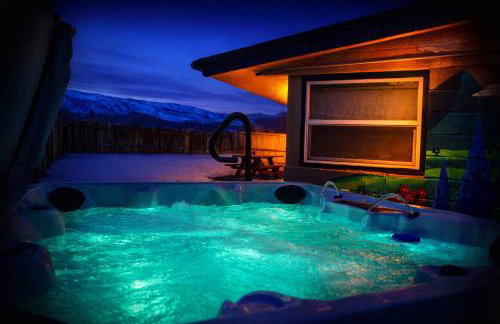 Hot Tub Big Views Private Lot RV Parking Casper - Photo 1