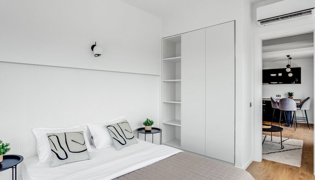 Sanders Arch - Treasured 1-bdr Apt w Balcony - Foto 4, Habitación