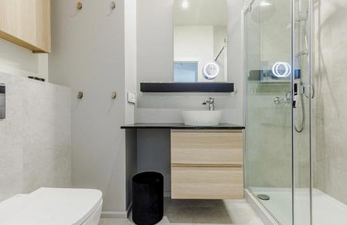 Elegant apartment with private garden, AC and garage, near airport - Foto 26