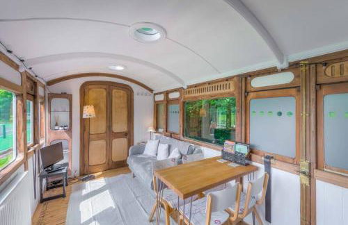 Railway Carriage accommodation with tennis court! - Foto 2
