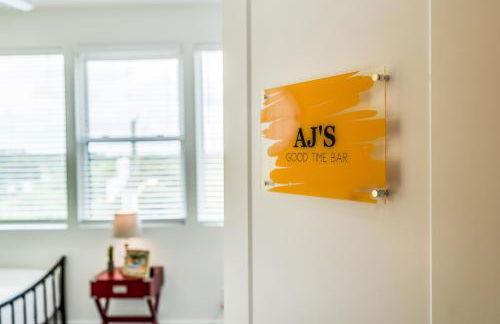 Nash House & Bars of Broadway with Patio Bar and Views! 8min Downtown! Sleeps 12! - Foto 25