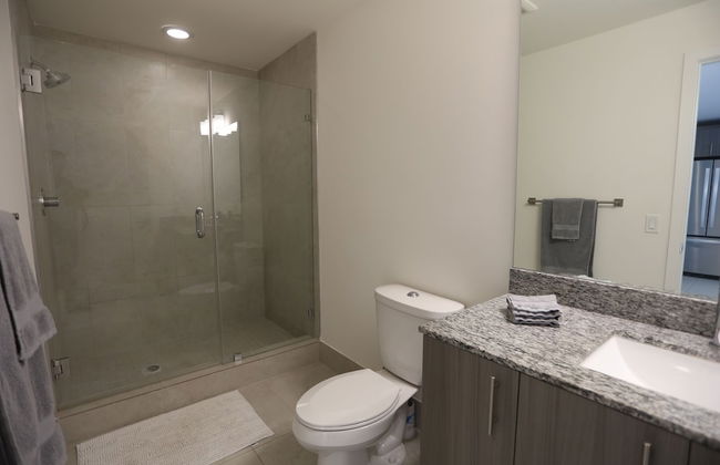 King Bed Full Service Apt - Photo 7