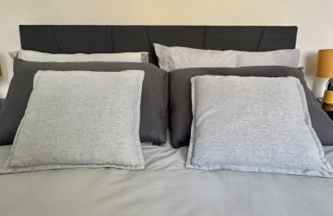 Brand-new flat, King Bed, Sofa Bed with full kitchen, Wi-Fi, self check-in Central location near everything - Foto 22