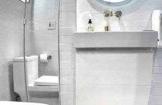 Live in this iconic East Side lower level unit - Foto 14