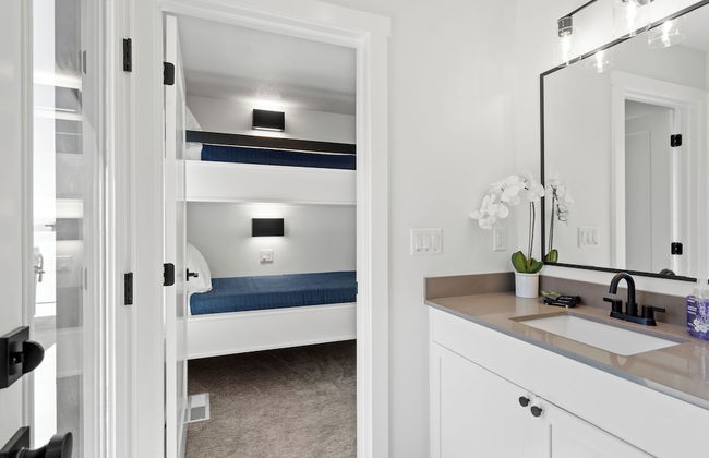 Touch of Class Stunning 5 Bdr! - Photo 6