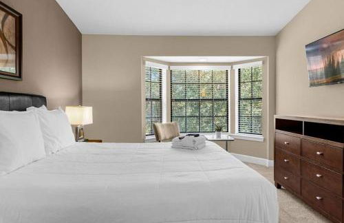 Vibrant 4BR Family Townhome 1 mile from Disney World and Disney Springs - Photo 31