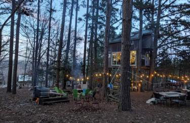 Magical Tree House Rental Nestled in the Woods on Farm Retreat near St. Louis, Missouri - Foto 45