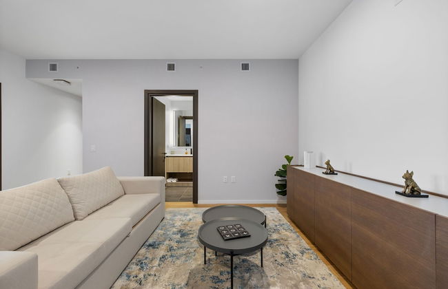 Luxurious Condo Downtown Miami Heart - Photo 23