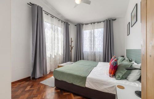 Coastal São Vicente Mountain & Sea View Hideaway with Free Parking - Foto 18