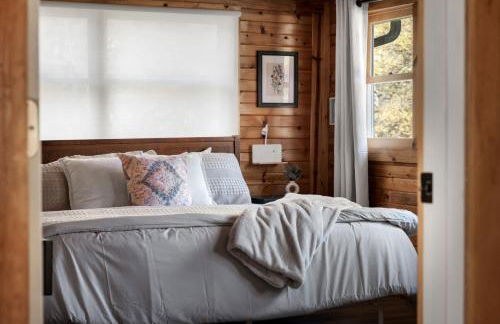 Riverfront w Deck Grill Fire pit & Climbing Wall - Photo 22