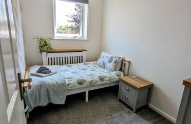 Your Leominster Base - 3BR Home with Garden & Parking - Foto 24