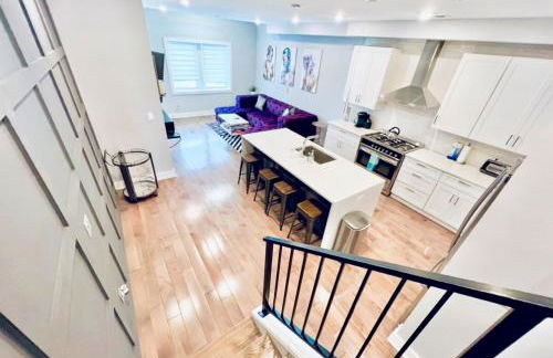 Luxe Penthouse with Private Parking & Rooftop w TV - Foto 7