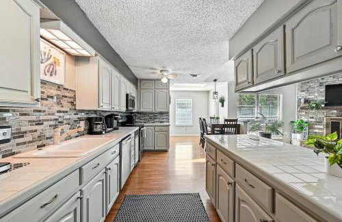 The Oasis 3BR house near stadium and DFW with Pool - Foto 34