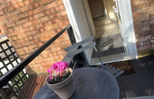 Two bed flat in popular York Rd - Foto 8