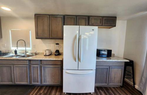 Modern Cabin with Arcade, Foosball Table and Fire Pit in Meadview, Arizona - Foto 32