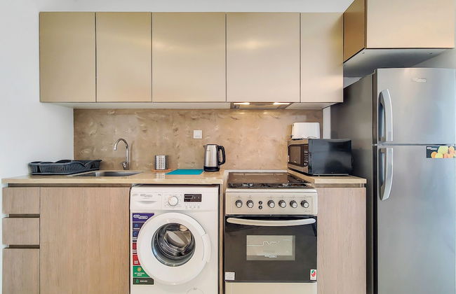 GreenFuture - Incredible Cityscape View From This Sleek Studio - Photo 5