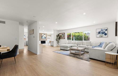 NEW Remodeled Northridge 5 Bedroom Near CSUN & Sherwood Forest - Foto 2