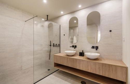 Green Coast Beachfront Retreat By Minhos Guest - Photo 14