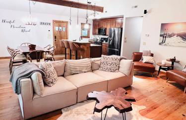 Maggie Valley 4BR Cabin with Hot Tub in Serene Forest - Foto 1