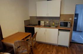 Monteurzimmer möblierte Einzimmer Wohnung mit Bad - Photo 1