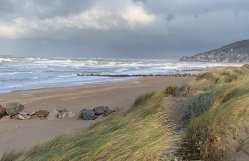 VILLA 600m de la plage calme Location possible à partir de 3 nuitées, pouvant accueillir 6-8 pers Activités nautiques randonnée vélo pêche golf casinos - Foto 1