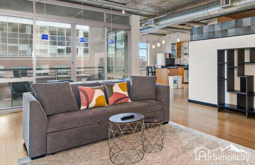 Condo w pvt balcony & gym access - Foto 1