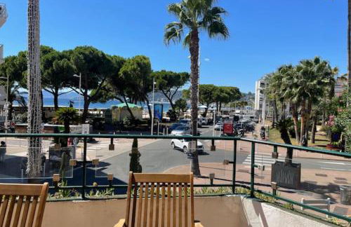 Facing the sea 2 steps from the beaches - Photo 1