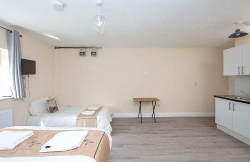 Saffron Studios - Photo 20