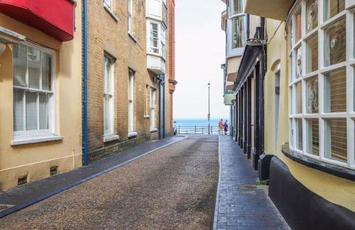 Stunning Cromer beach house with sea views - Photo 5